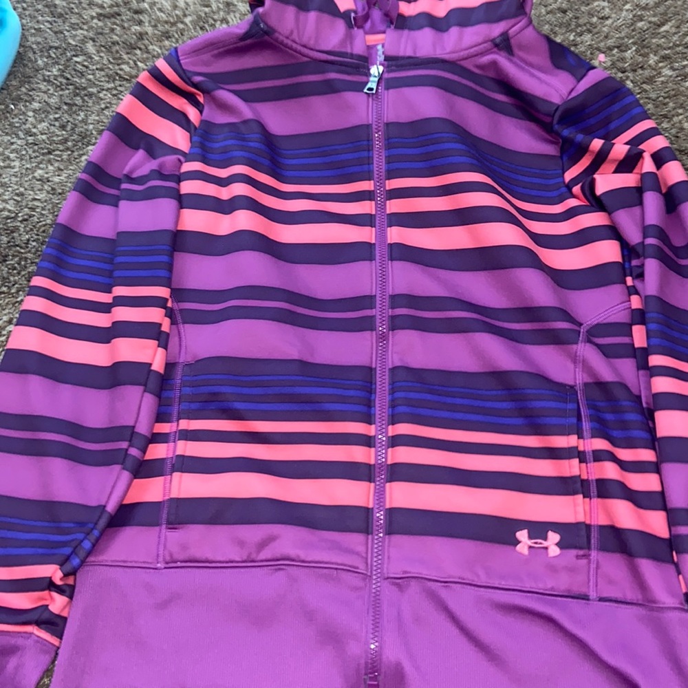 UA storm hoodie!! Fun pattern and flattering fit